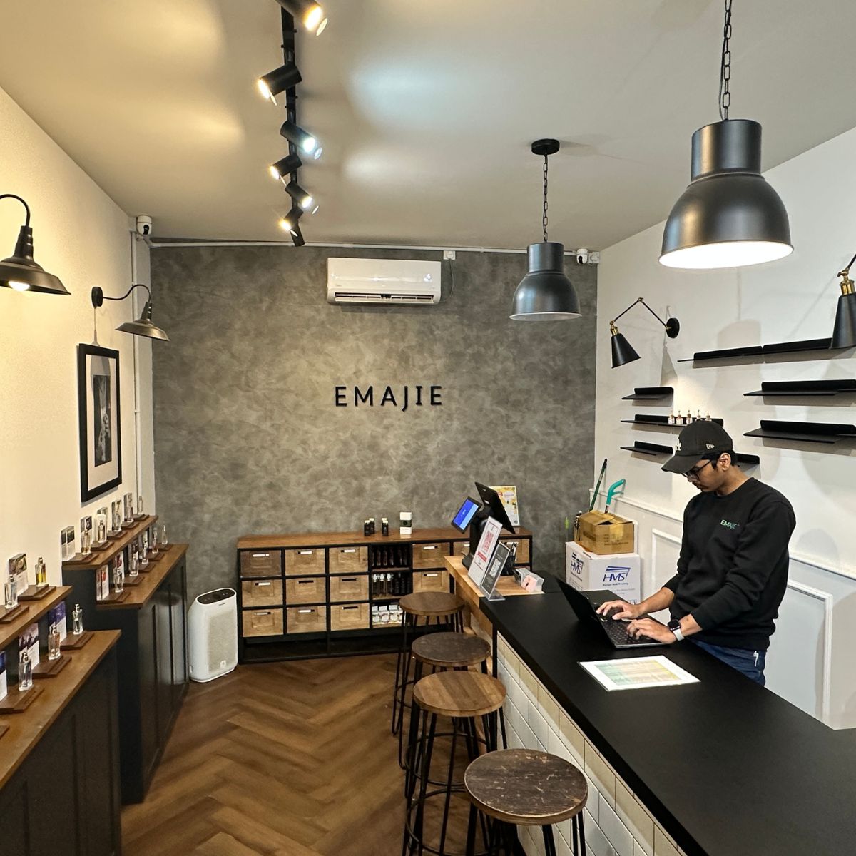 Emajie | EasyStore